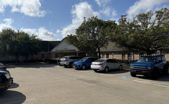 Pictures of Office property located at 2727 Bolton Boone Dr, DeSoto, TX 75115 for sales - image #1