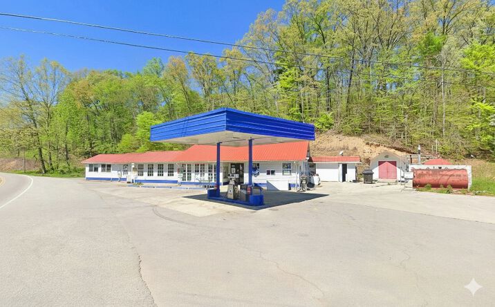 Pictures of Retail property located at 10208 Petros Hwy, Oliver Springs, TN 37840 for sales - image #1