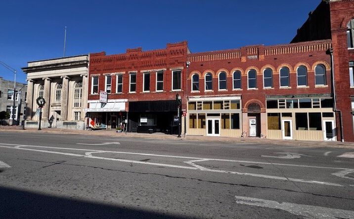Pictures of Mixed Use, Office property located at 9 W Main Street, Ardmore, OK 73401 for sales - image #1
