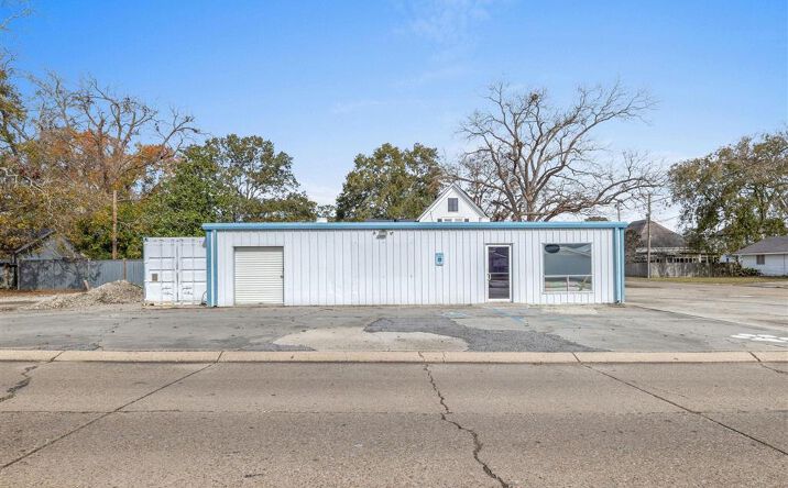 Pictures of Mixed Use property located at 302 W Plaquemine Street, Jennings, LA 70546 for sales - image #1