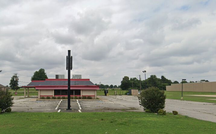 Pictures of Retail property located at 1136 1st St, Kennett, MO 63857 for sales - image #1