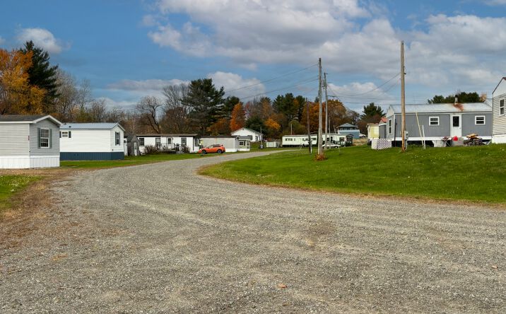 Pictures of Mobile Home Park property located at 714 Hinckley Rd, Clinton, ME 04927 for sales - image #1