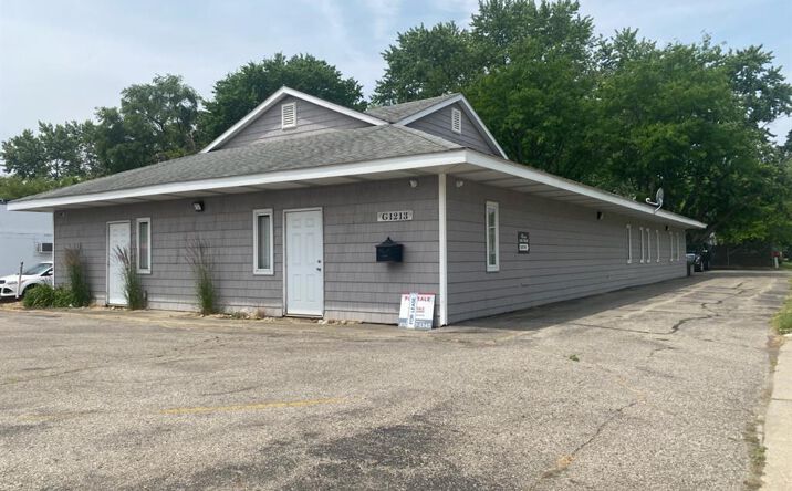 Pictures of Mixed Use, Office, Retail property located at 1213 N Ballenger Hwy, Flint, MI 48504 for sales - image #1