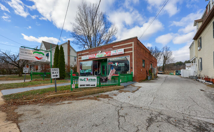 Pictures of Retail property located at 3186 N George St, Emigsville, PA 17318 for sales - image #1