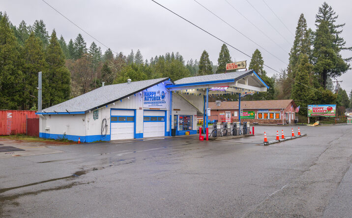 Pictures of Business for Sale, Retail property located at 18090 Redwood Highway,, Selma, OR 97538 for sales - image #1