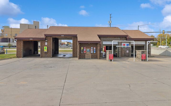 Pictures of Retail, Special Purpose property located at 3508 Delaware Ave, Des Moines, IA 50313 for sales - image #1