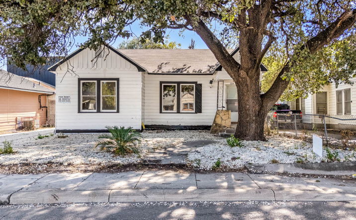 Pictures of Mixed Use, Retail property located at 1018 W Hildebrand Ave, San Antonio, TX 78201 for sales - image #1
