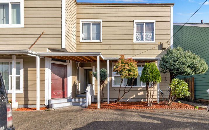Pictures of Multifamily property located at 1708 4th St, Tillamook, OR 97141 for sales - image #1