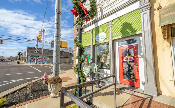 Pictures of Retail property located at 104 E Main St, Adamsville, TN 38310 for sales - image #1