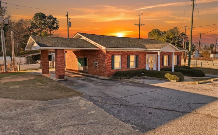 Pictures of Hospitality, Office, Retail, Special Purpose property located at 1007 Kincaid Bridge Rd, Winnsboro, SC 29180 for sales - image #1