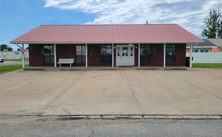 Pictures of Office property located at 300 S Main Street, Eufaula, OK 74432 for sales - image #1