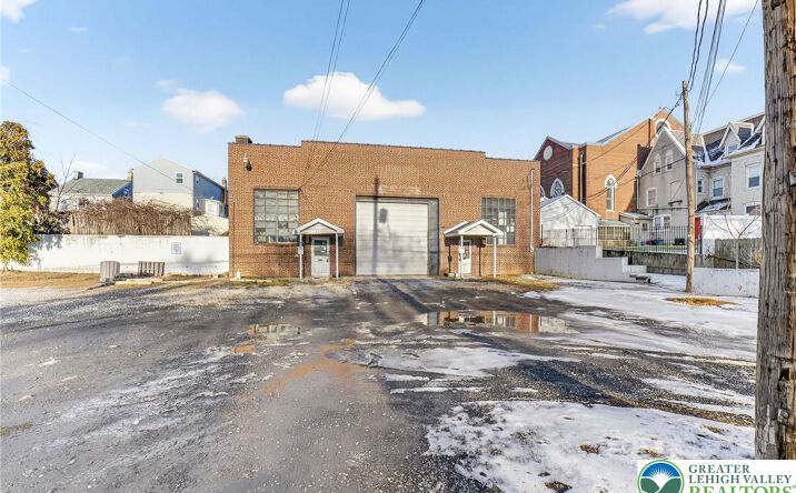 Pictures of Mixed Use property located at 113 Railroad Street, Catasauqua, PA 18032 for sales - image #1