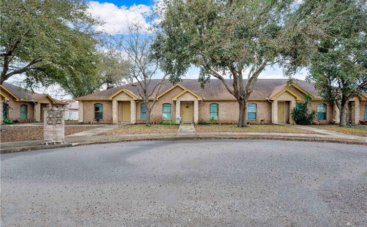 Pictures of Multifamily property located at 2402 Tahiti Drive, Edinburg, TX 78541 for sales - image #1