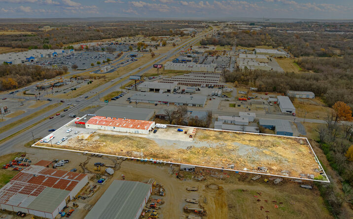 Pictures of Business for Sale, Industrial, Land, Retail, Self Storage property located at 1111 W Shawnee St, Muskogee, OK 74401 for sales - image #1