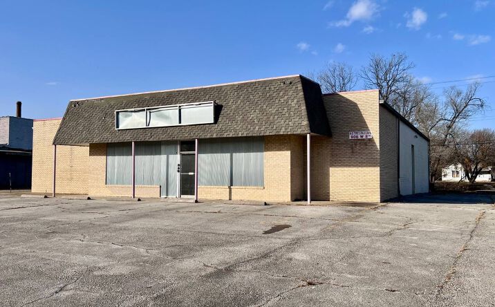 Pictures of Land property located at 906 W 8th St, Coffeyville, KS 67337 for sales - image #1