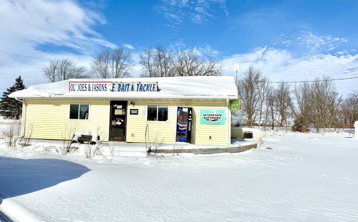 Pictures of Retail property located at 18845 IL-54, De Witt, IL 61735 for sales - image #1