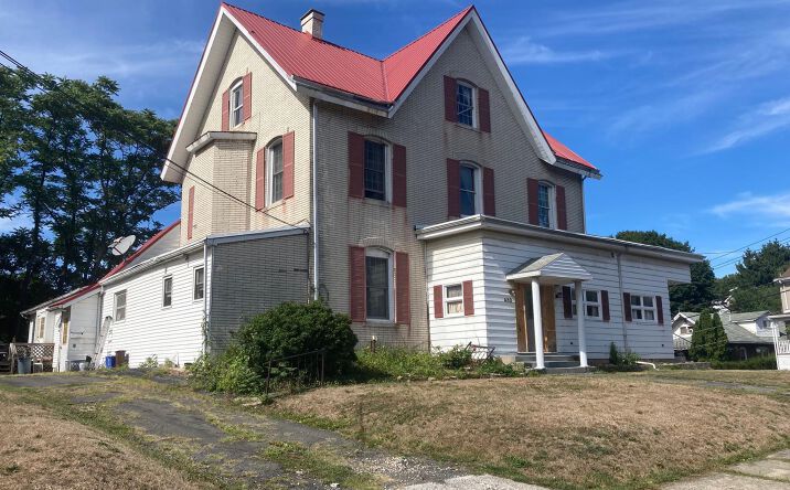 Pictures of Multifamily property located at 452 Greenwood Ave, Pottsville, PA 17901 for sales - image #1