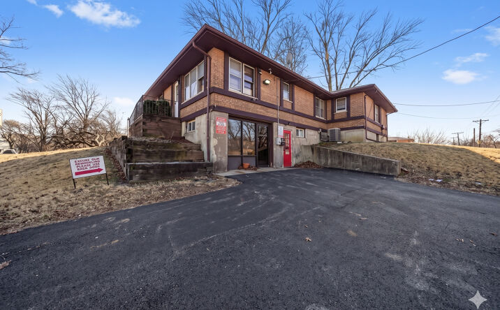 Pictures of Office, Multifamily property located at 8200 W 95 Street, Hickory Hills, IL 60457 for sales - image #1