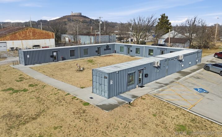 Pictures of Mixed Use, Office, Retail property located at 1600 SW Frank Phillips Boulevard, Bartlesville, OK 74003 for sales - image #1