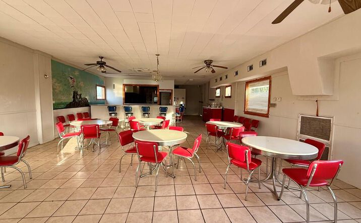 Pictures of Mixed Use, Office, Retail property located at 21 Fair St, Baxley, GA 31513 for sales - image #1