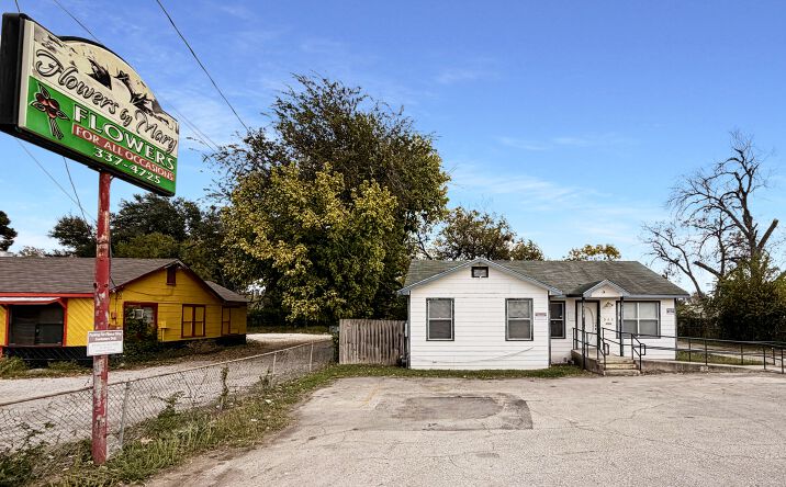 Pictures of Mixed Use, Office, Retail property located at 544 S WW White Rd, San Antonio, TX 78220 for sales - image #1