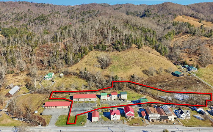 Pictures of Multifamily property located at 8703 US-19E, Roan Mountain, TN 37687 for sales - image #1