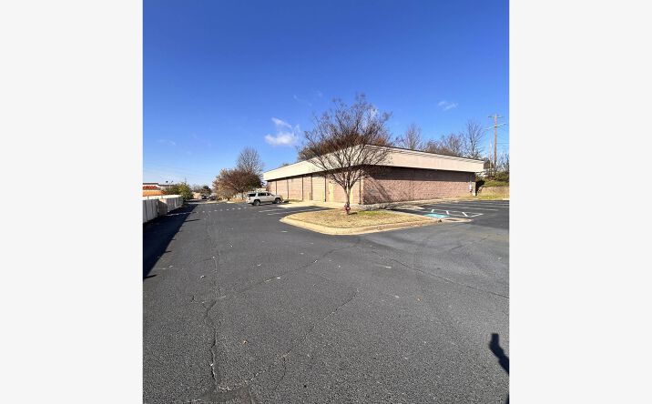 Pictures of Industrial property located at 966 Goodman Rd W, Horn Lake, MS 38637 for sales - image #1