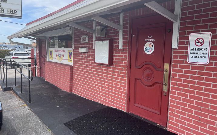 Pictures of Business for Sale, Retail property located at 2610 N Dixie Hwy, Wilton Manors, FL 33334 for sales - image #1