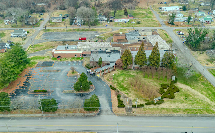 Pictures of Hospitality, Mixed Use, Multifamily, Senior Living, Special Purpose property located at 241 S Chamberlain Ave, Rockwood, TN 37854 for sales - image #1