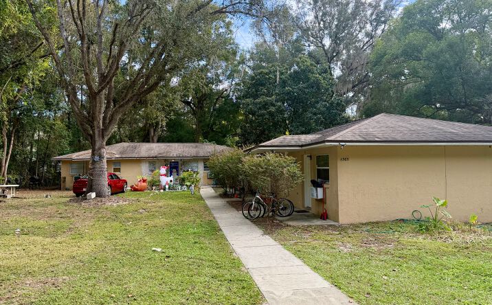 Pictures of Multifamily property located at 11585 SE 59th Ave, Belleview, FL 34420 for sales - image #1