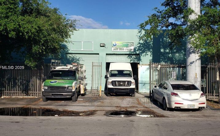 Pictures of Industrial property located at 4811 NW 35th Ave # 4811, Miami, FL 33142 for sales - image #1