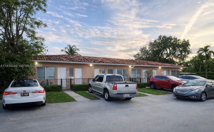Pictures of Multifamily property located at 3080 SW 1st St, Miami, FL 33135 for sales - image #1