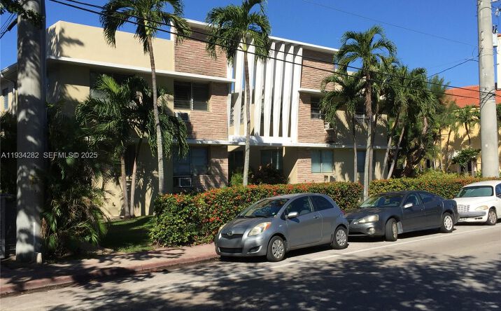 Pictures of Multifamily property located at 4730-4740 Pine Tree Dr, Miami Beach, FL 33140 for sales - image #1