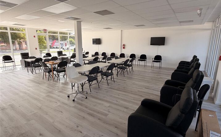 Pictures of Business for Sale, Office, Retail property located at 665 E 49 ST, Hialeah, FL 33013 for sales - image #1