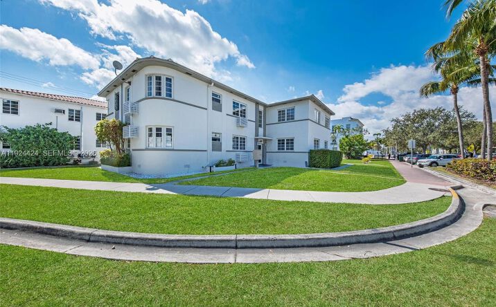 Pictures of Multifamily, Land property located at 7124 Bay Dr, Miami Beach, FL 33141 for sales - image #1