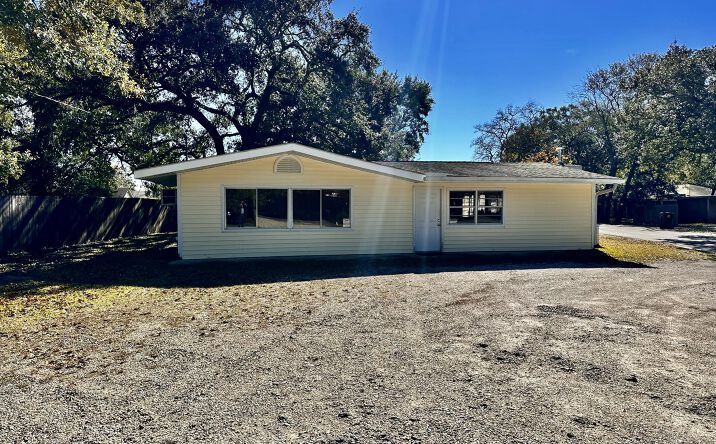 Pictures of Retail property located at 415 Old Pass Road, Long Beach, MS 39560 for sales - image #1