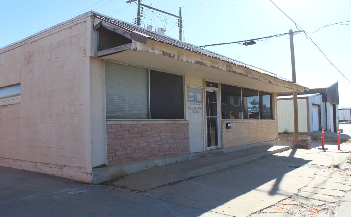 Pictures of Mixed Use, Office, Retail property located at 814 9th St, Woodward, OK 73801 for sales - image #1