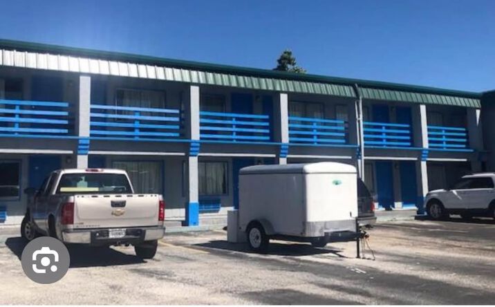 Pictures of Hospitality property located at 107 West 3rd Street, Donalsonville, GA 39845 for sales - image #1