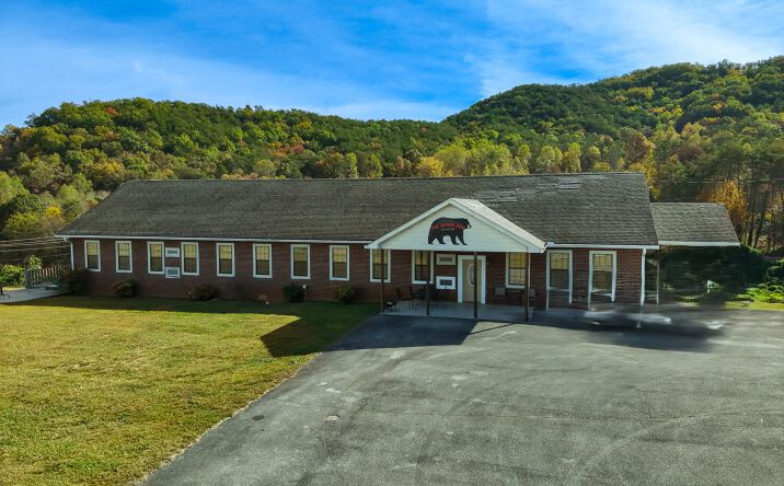 Pictures of Hospitality property located at 301 School St, Tellico Plains, TN 37385 for sales - image #1
