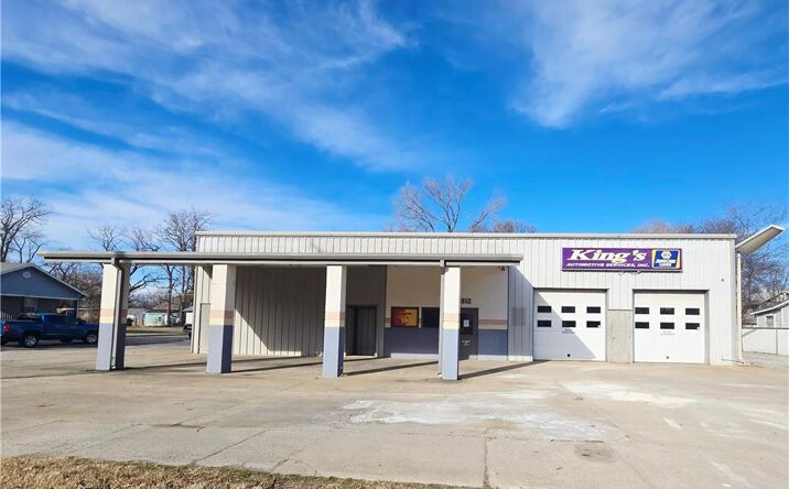 Pictures of Retail property located at 512 W 4th Street, Pittsburg, KS 66762 for sales - image #1