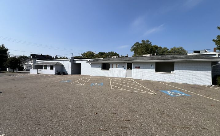 Pictures of Office property located at 804 & 820 Amherst Rd NE, Massillon, OH 44646 for sales - image #1