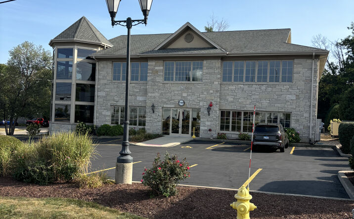 Pictures of Office property located at 739 North Avenue, Glendale Heights, IL 60137 for sales - image #1