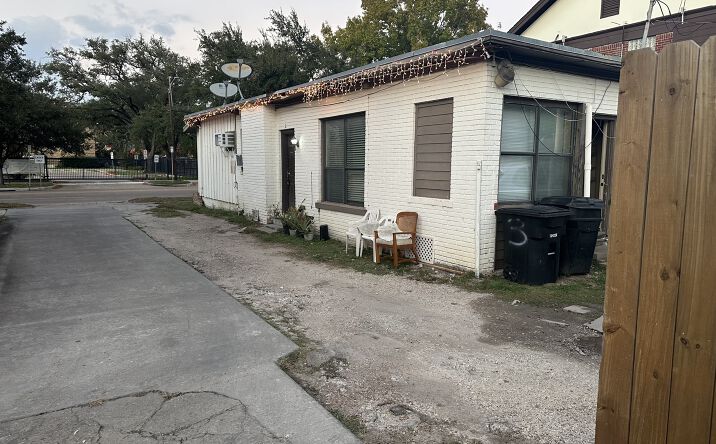 Pictures of Multifamily property located at 815 W Gray St, Houston, TX 77019 for sales - image #1
