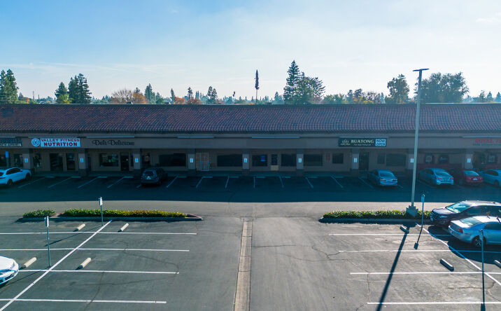 Pictures of Retail property located at 6767 N First Street, Fresno, CA 93710 for sales - image #1
