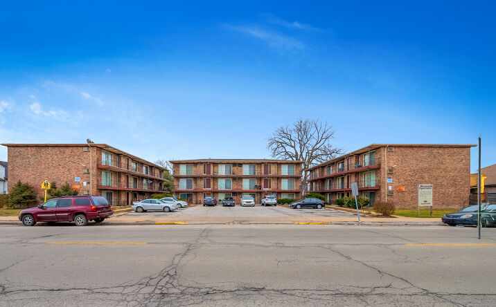 Pictures of Multifamily property located at 551 Wentworth Ave, Calumet City, IL 60409 for sales - image #1
