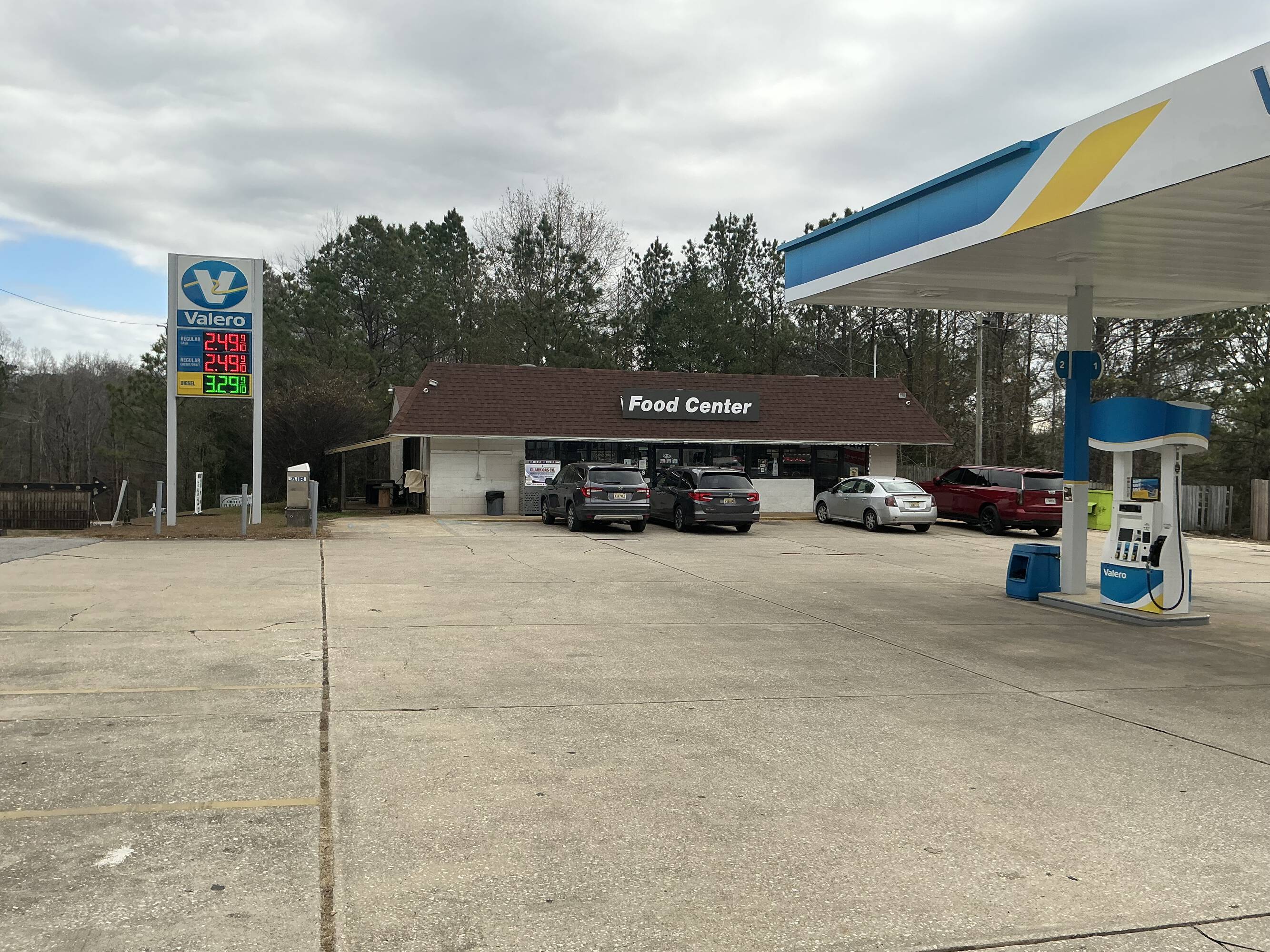 823 Crawford Rd, Opelika, AL 36804