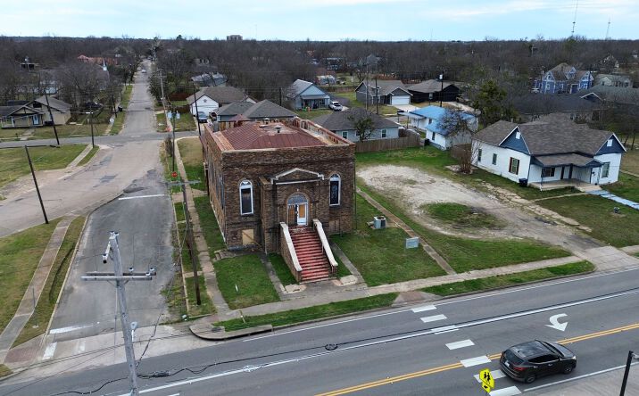 Pictures of Retail property located at 3907 Lee St, Greenville, TX 75401 for sales - image #1