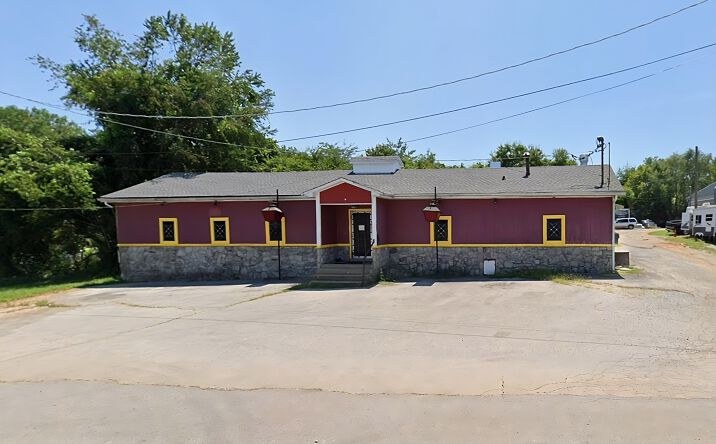 Pictures of Retail property located at 2647 Fort Campbell Blvd, Clarksville, TN 37042 for sales - image #1