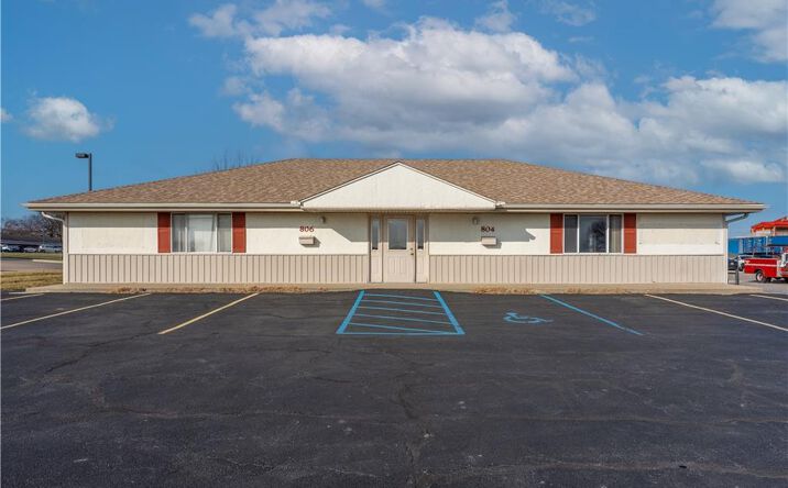 Pictures of Office property located at 804 & 806 Winchester Drive, Sedalia, MO 65301 for sales - image #1