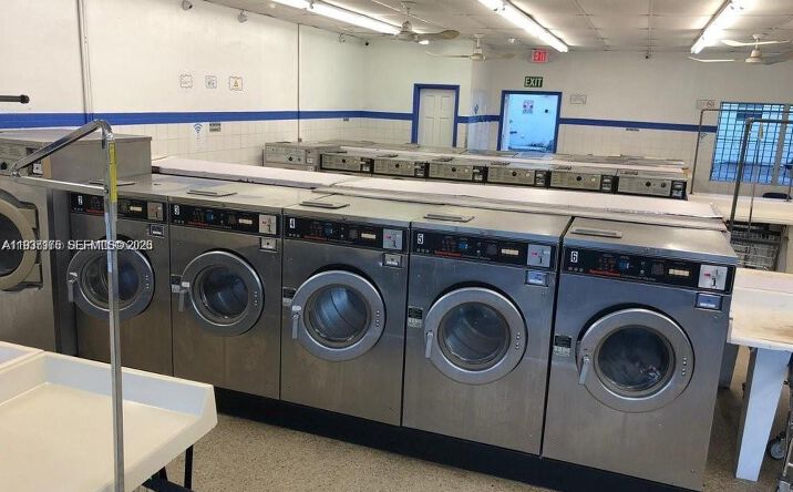 Pictures of Business for Sale property located at Laundromat Hallandale Beach, Hallandale Beach, FL 33009 for sales - image #1